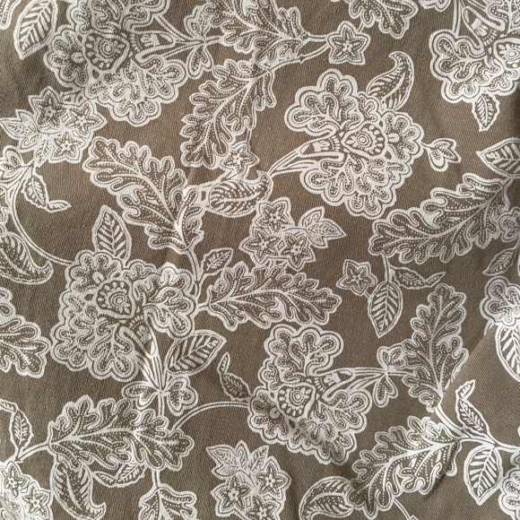 Nine West Pattern Crops - Picture 6 of 6